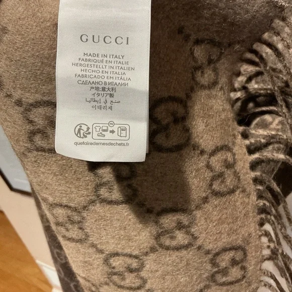 ❤️🔥CLEARANCE❤️🔥 NWT Gucci Dark Brown GG Patterned Cashmere Shawl, 45x190 cm - Picture 5 of 9